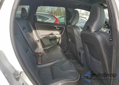 2015 Volvo Xc60 T6 R-Design Platinum z USA, uszkodzony, nr VIN YV4902RS3F2716313